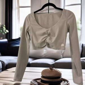 Vuori long sleeve crop top.